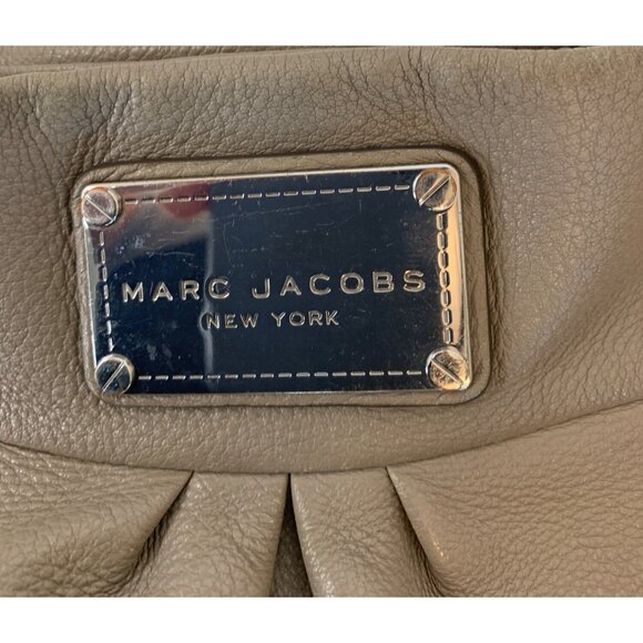 Marc Jacobs NY 14" x 13" Gray Leather Hobo Bag With Dual Strap 10002 GUC - Picture 4 of 16